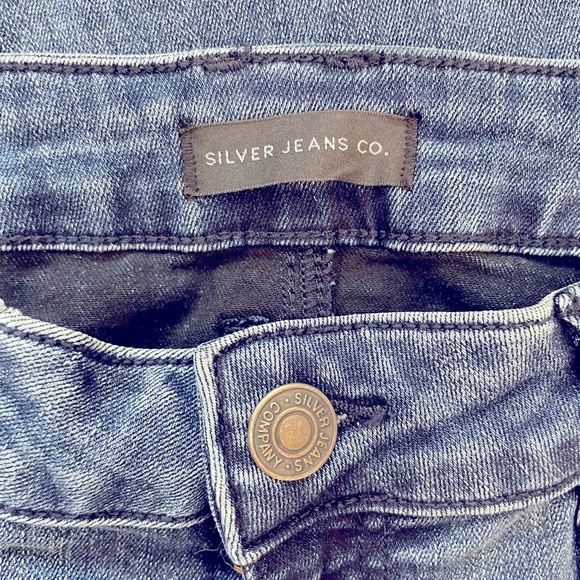 Silver Jeans Suki Curvy Fit Mid Rise Flare Leg Released Hem Blue Jean Sz 32W 31L - Picture 9 of 14